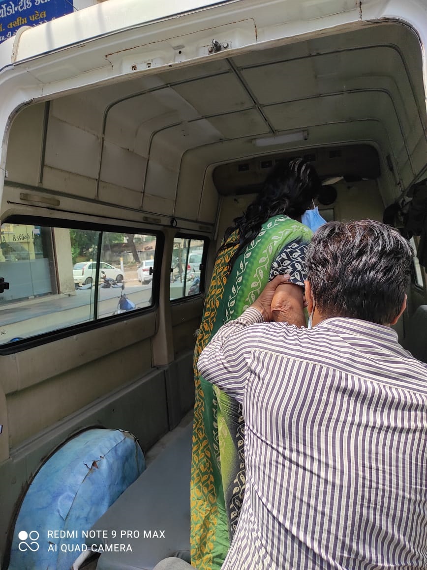 covid-bharuch-ambulance-1 covid-bharuch-ambulance-1